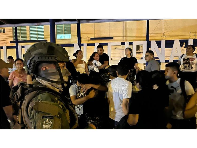 الإكوادور تعلن عن تحرير جميع الرهائن المحتجزين .. من قِبَل السجناء