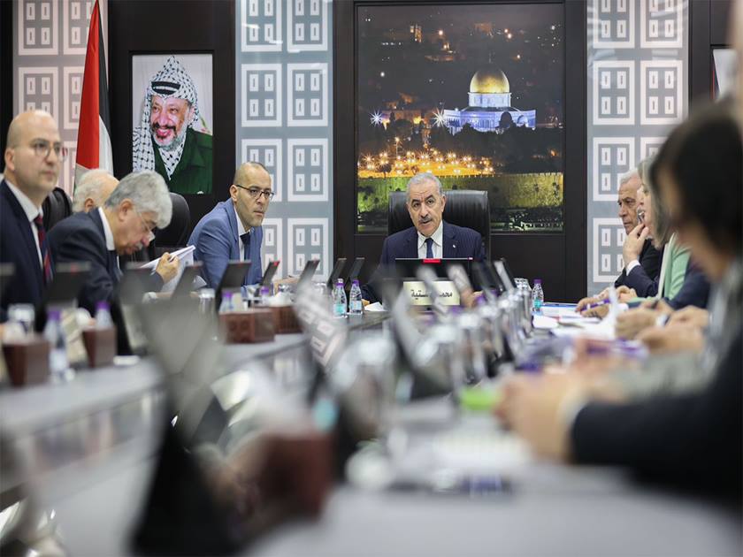 رئيس الوزراء الفلسطيني .. يدعو إلى فرض عقوبات على إسرائيل