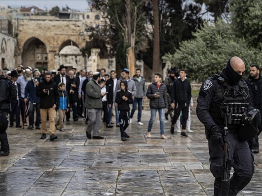 عشرات المستوطنين يقتحمون المسجد الأقصى .. بحماية شرطة الاحـــ..تلال