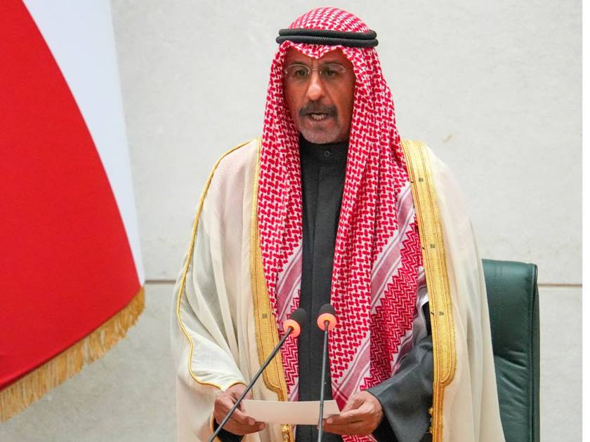 رئيس الوزراء الكويتي يؤدي اليمين الدستورية .. نائبا لأمير الكويت