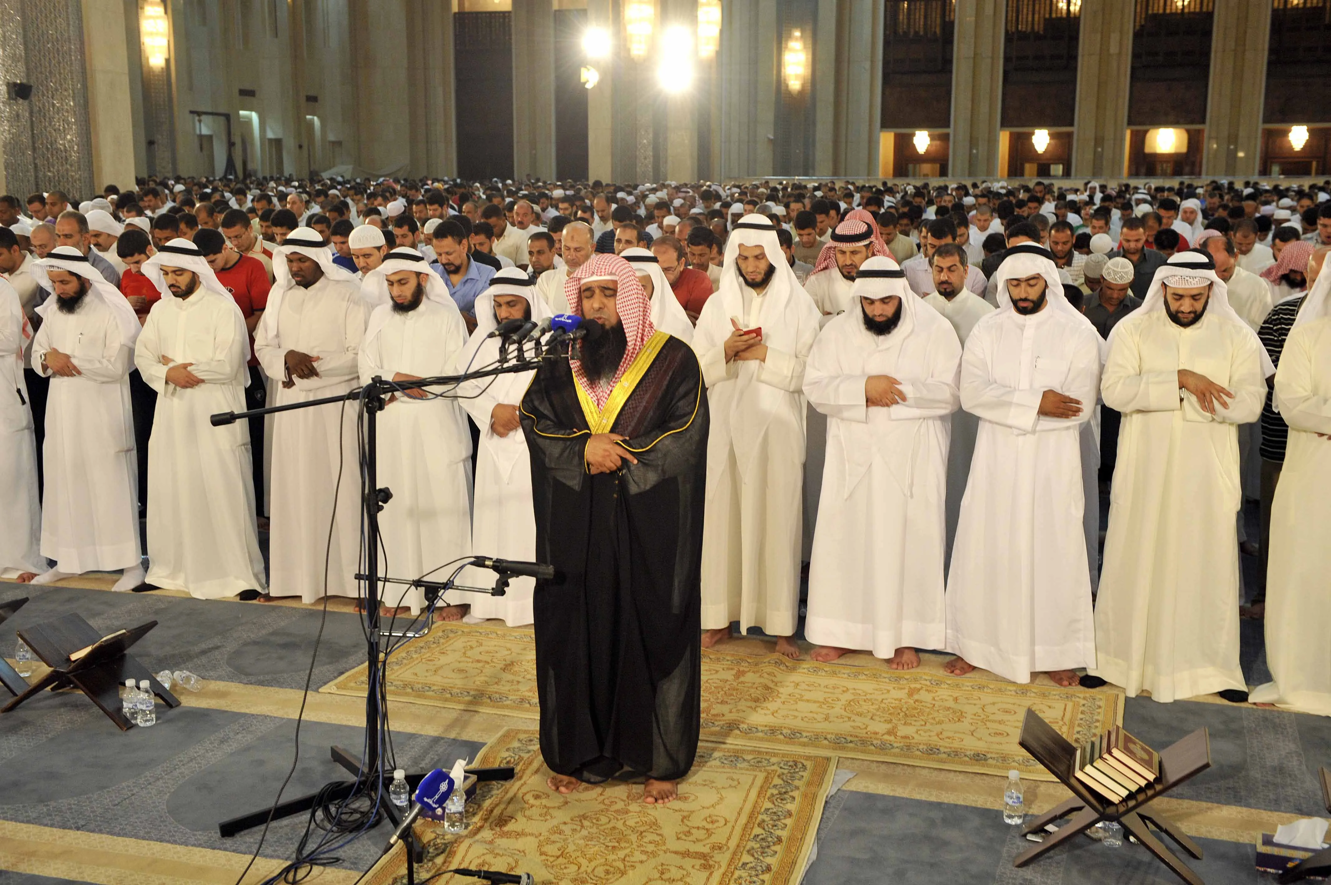 ما العدد الذي تُقام به صلاة الجماعة؟.. دار الإفتاء توضح