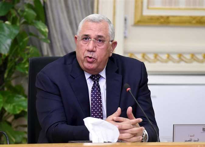 وزير الزراعة: على التجار خفض الأسعار بعد تراجع الدولار