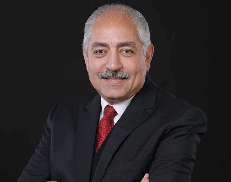 الأهلي يُقيم تمثالًا للعامري فاروق بمقر الجزيرة