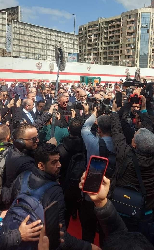لحظة وصول مجلس الأهلي إلى مقر الزمالك في ميت عقبة.. فيديو