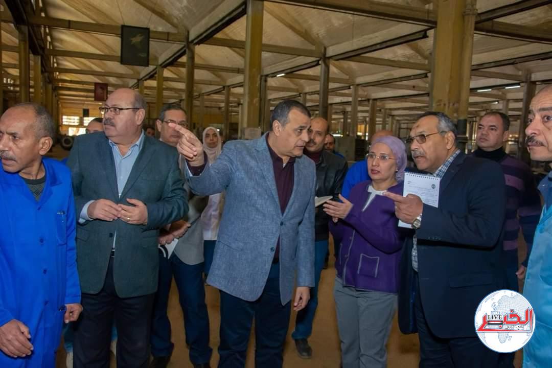 وزير الإنتاج الحربي يفاجئ شركة شبرا للصناعات الهندسية