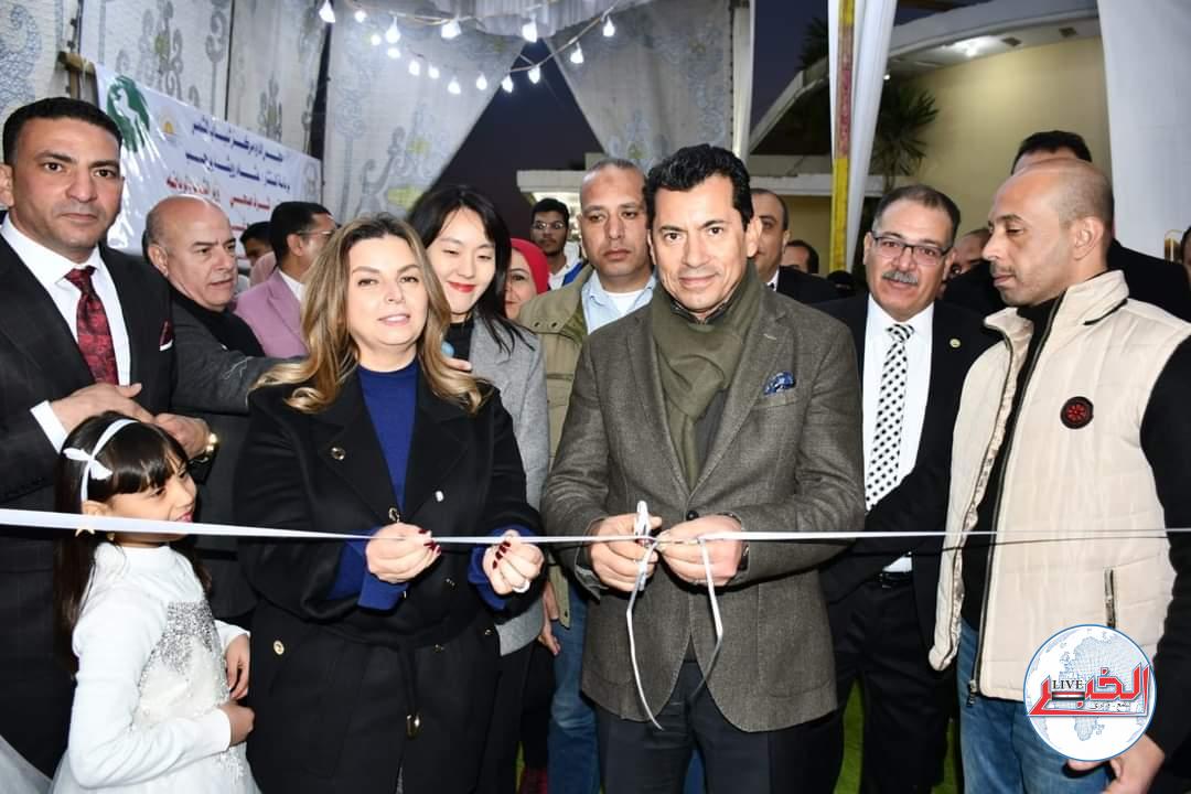 أشرف صبحى يفتتح مشروعات شبابية ورياضية بالشرقية