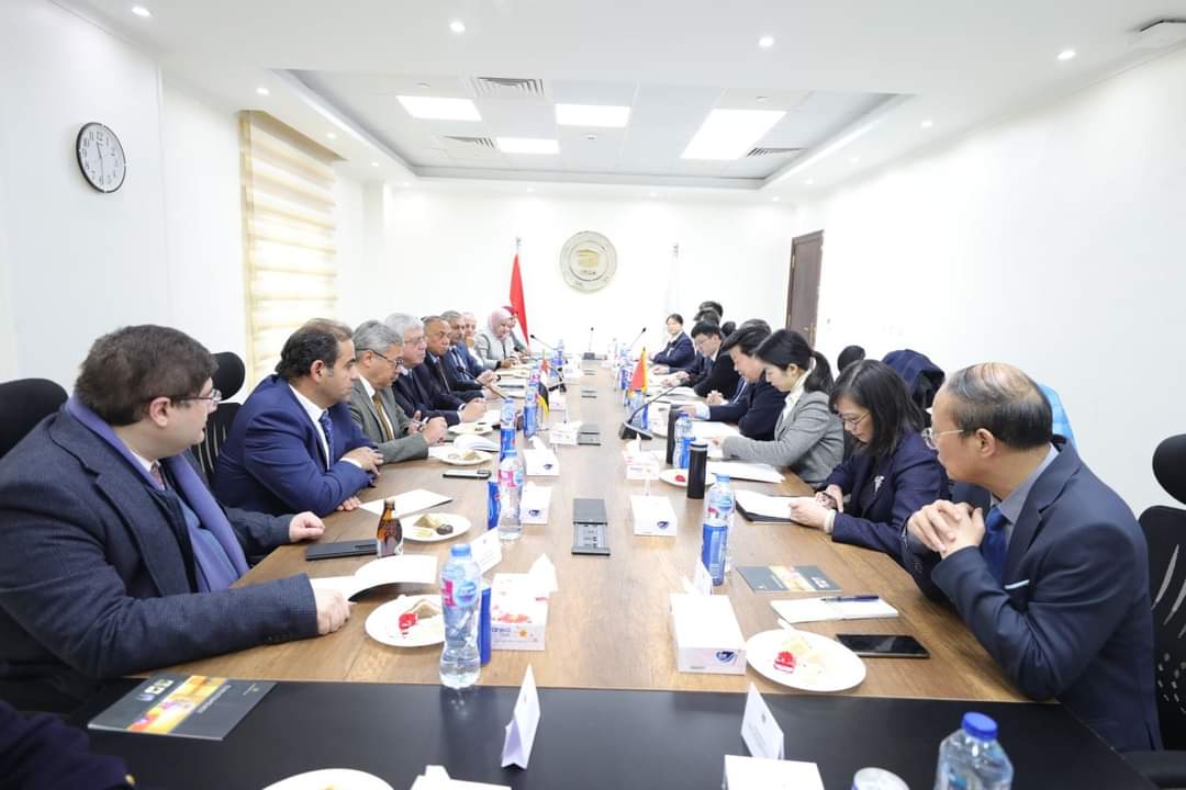 د. أيمن عاشور:تقديم كافة التسهيلات للمركز الصينى الإفريقى لعلوم البحار والاقتصاد الأزرق 