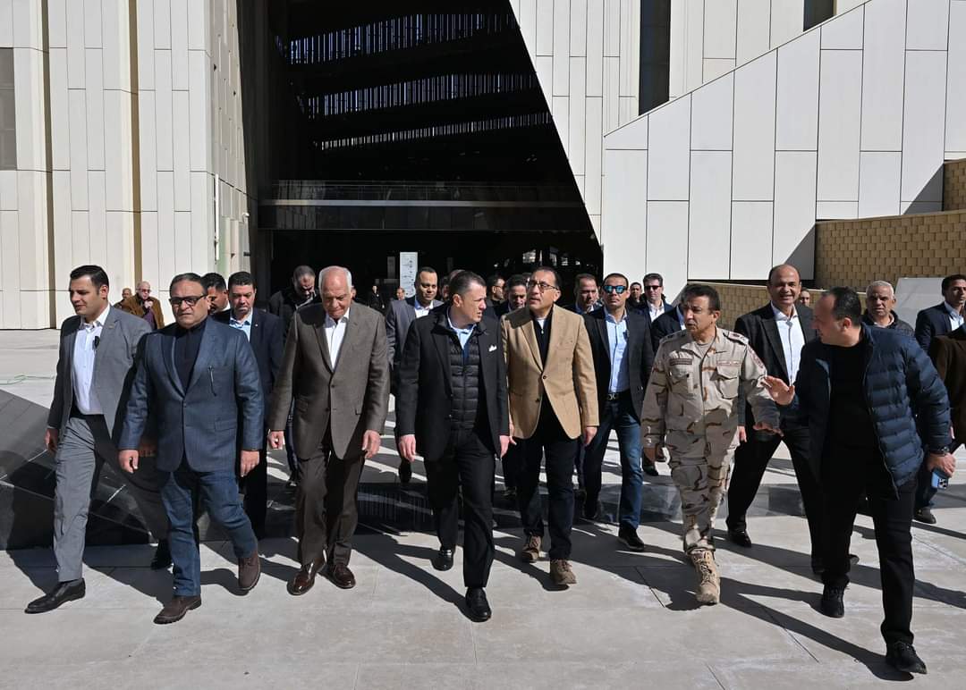 رئيس الوزراء يتفقد الأعمال النهائية لمشروع المتحف المصري الكبير