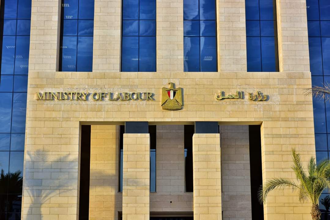 وزارة العمل: إيقاف نشاط شركتين لإلحاق العمالة بالخارج