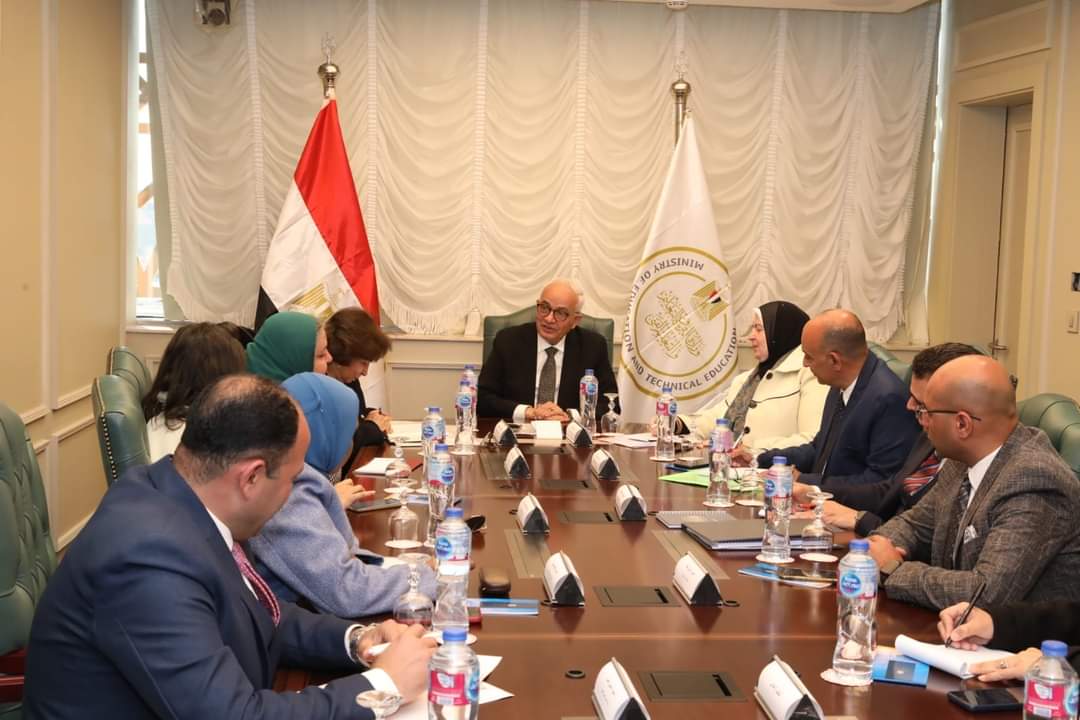 وزير التعليم يحذر من مخاطر النت على الطفولة المبكرة