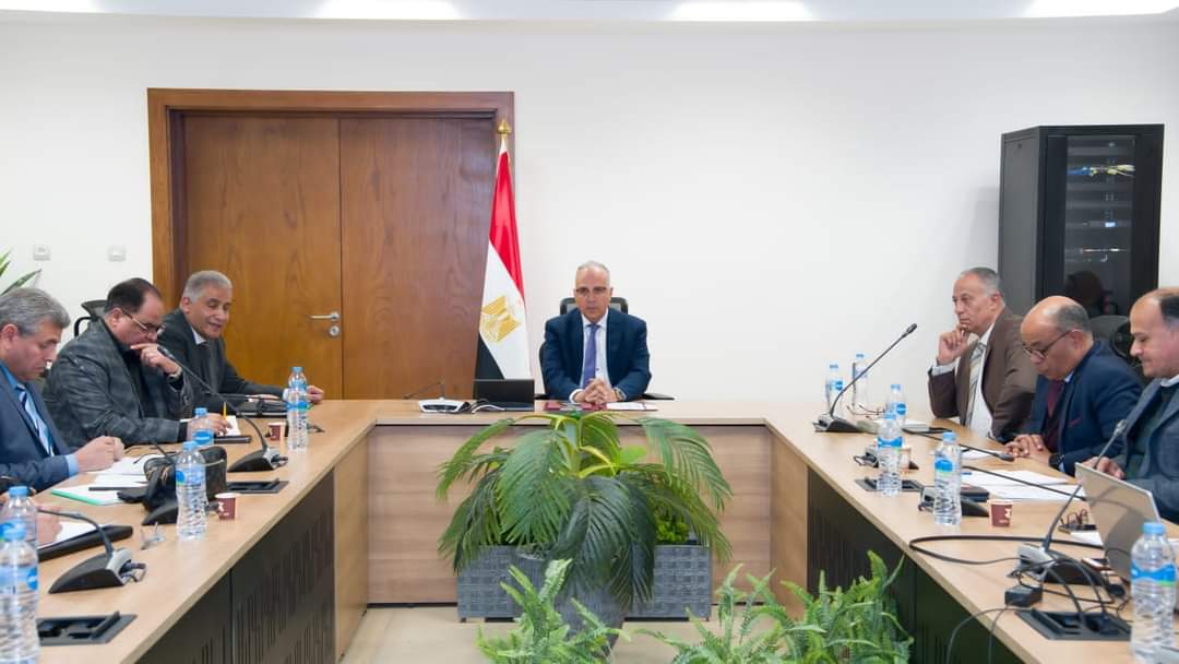 وزير الرى:إنهاء أعمال تطهير الترع والمصارف قبل فترة أقصى الإحتياجات