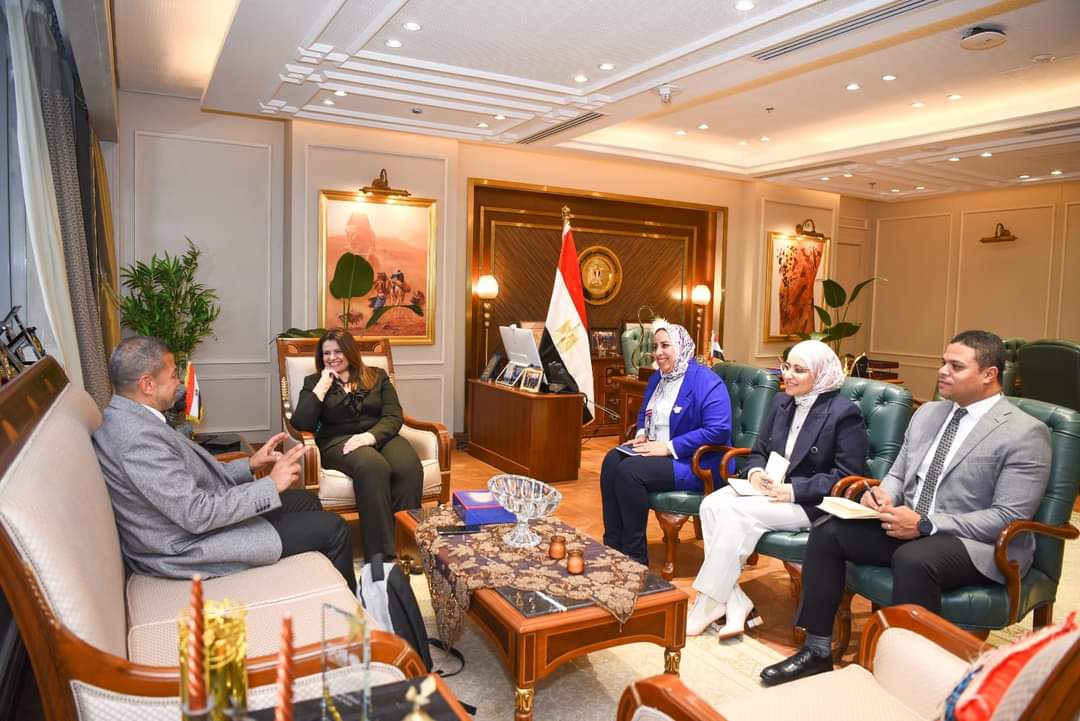 وزيرة الهجرة تستقبل أحد رموز الجالية المصرية بالكويت 