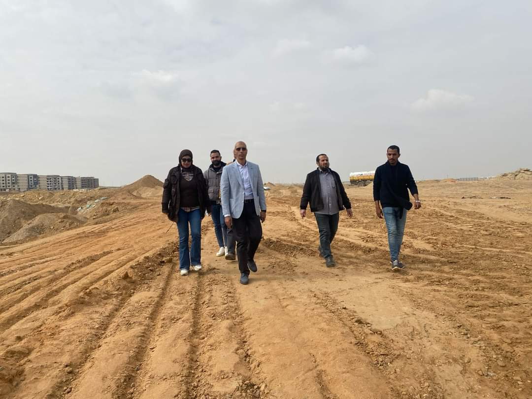 وزير الإسكان يتابع الأعمال بالامتداد الجنوبى للقاهرة الجديدة على مساحة 16 ألف فدان 