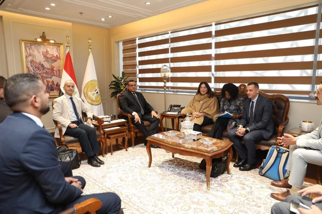 وزير التنمية المحلية يلتقى وفد برنامج الأمم المتحدة للمستوطنات البشرية