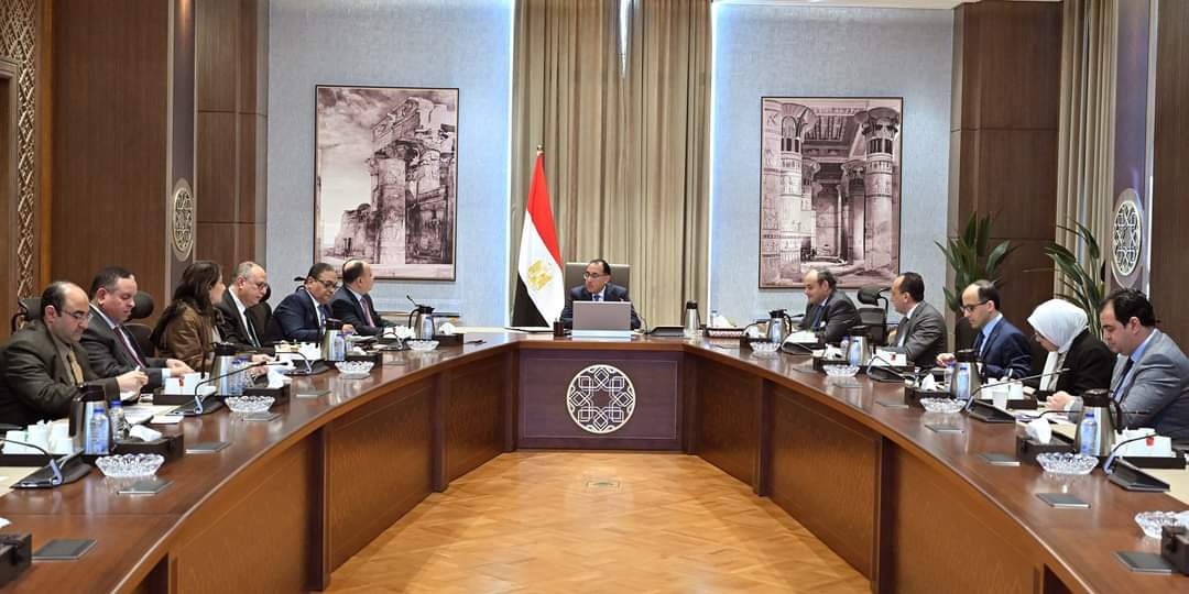 رئيس الوزراء يتابع موقف تطبيق منظومة الشحن المسبق 