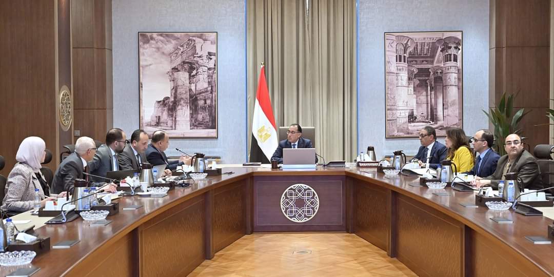 مدبولى يتابع الموقف التنفيذى لميكنة منظومة المرتبات بنظام "البيرول"