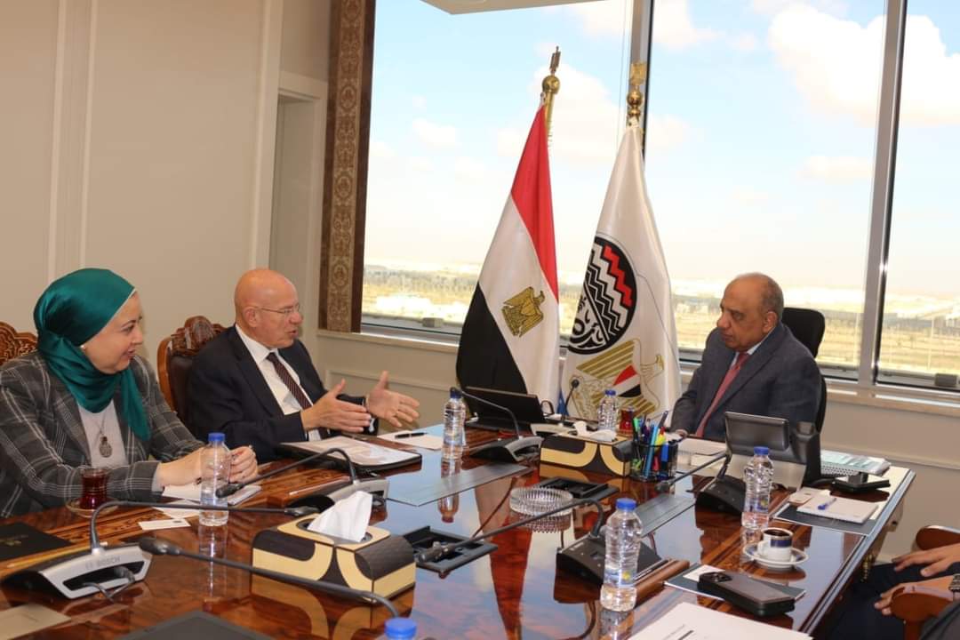 عصمت يبحث مع رئيس جمعية المصدرين الفرص الاستثمارية فى قطاع الغزل والنسيج