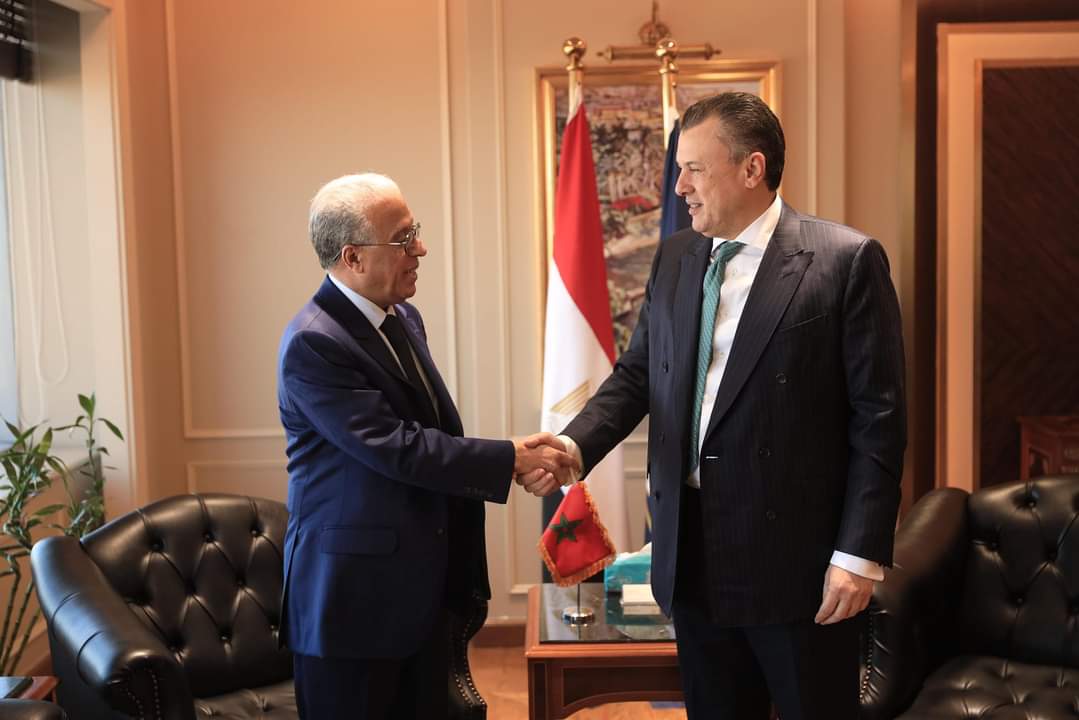 وزير السياحة والآثار يبحث مع سفير المغرب بالتعاون بين البلدين