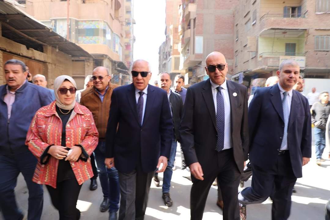 محافظ الجيزة والرئيس التنفيذى لجهاز تنمية المشروعات يتفقدان مشروعات تطوير المناطق غير المخططة 