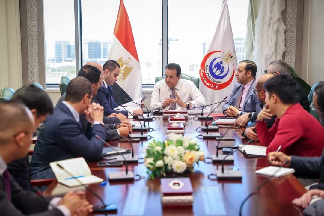 وزير الصحة يناقش مقترحات تنفيذ المنشآت الذكية مع هواوى الصينية 