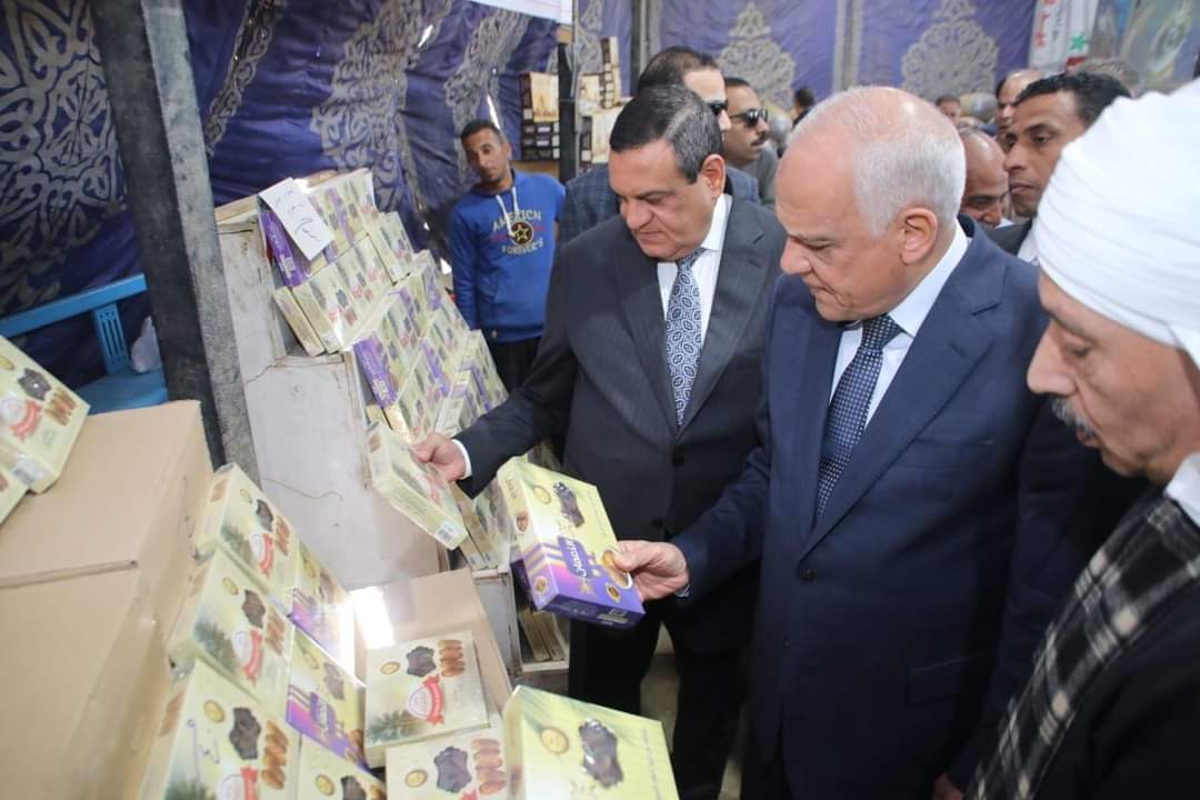 وزير التنمية المحلية ومحافظ الجيزة يتفقدان سوق الجملة بالسادس من أكتوبر