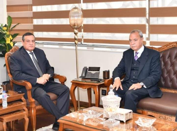 وزير التنمية المحلية يتابع مع محافظ القليوبية تنفيذ المشروعات التنموية والخدمية