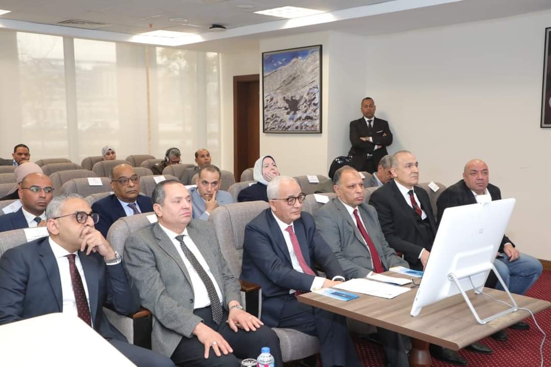 الإسراع فى الإنتهاء من تسليم الكتب للطلاب..ومتابعة الصيانة الدورية للمدارس