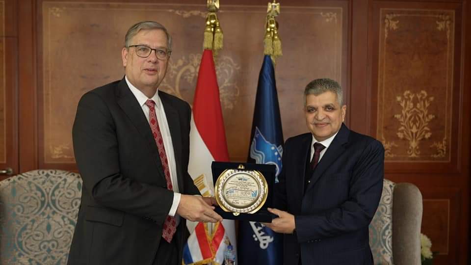 الفريق أسامة ربيع يبحث التعاون مع السفير الهولندى فى التدريب والتحول الأخضر