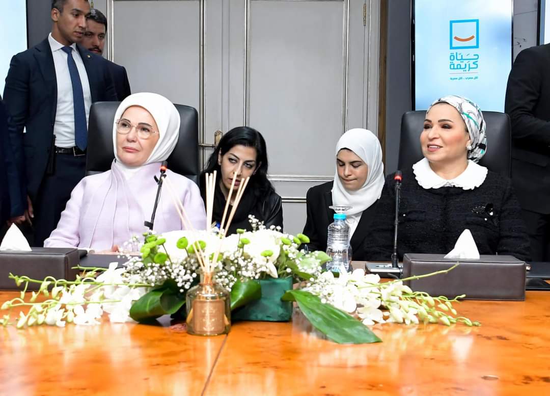 قرينة الرئيس وأمينة أردوغان تزوران الهلال الأحمر المصرى