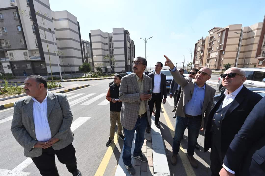 الجزار يشدد على الالتزام بأعلى معايير الجودة فى تنفيذ الوحدات السكنية بمشروع "زهرة العاصمة" 