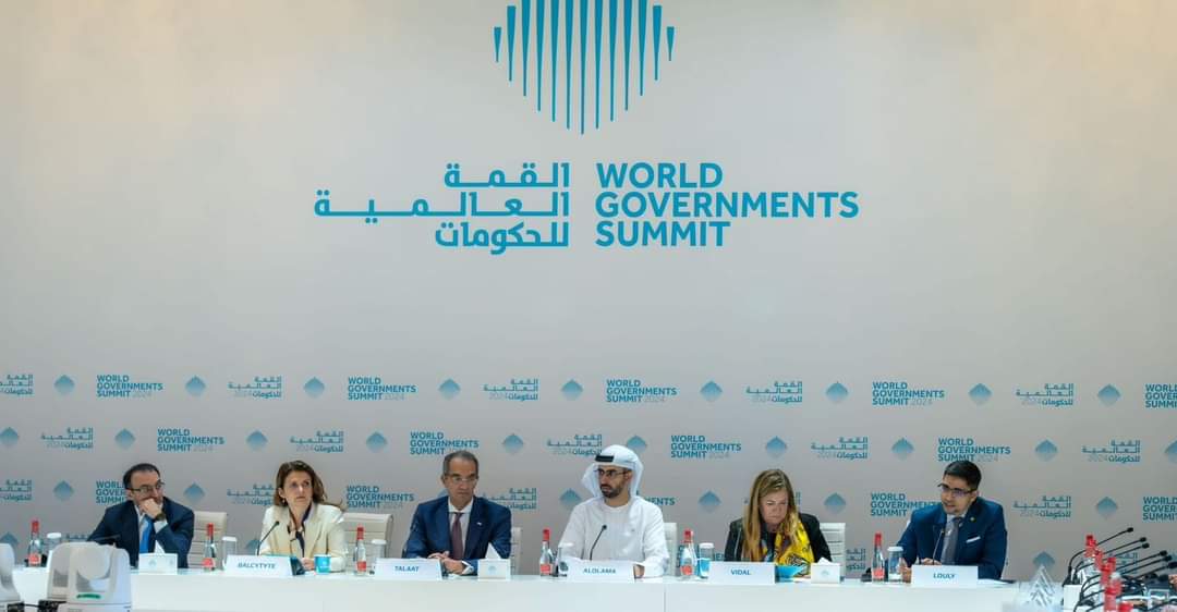 وزير الإتصالات يترأس مائدة مستديرة حول بناء أنظمة مسؤولة فى عصر الذكاء الاصطناعى..بدبى 