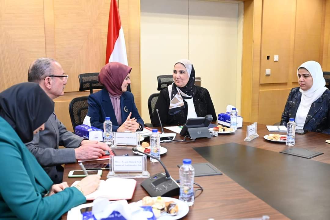 وزيرة الأسرة التركية تشيد بالجهود المصرية فى تقديم المساعدات الإنسانية لأهالى غزة
