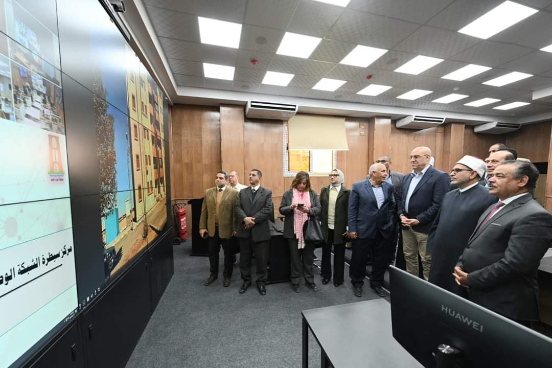 وزير الإسكان:توفير كل الإحتياجات لأهالى الوادى الجديد
