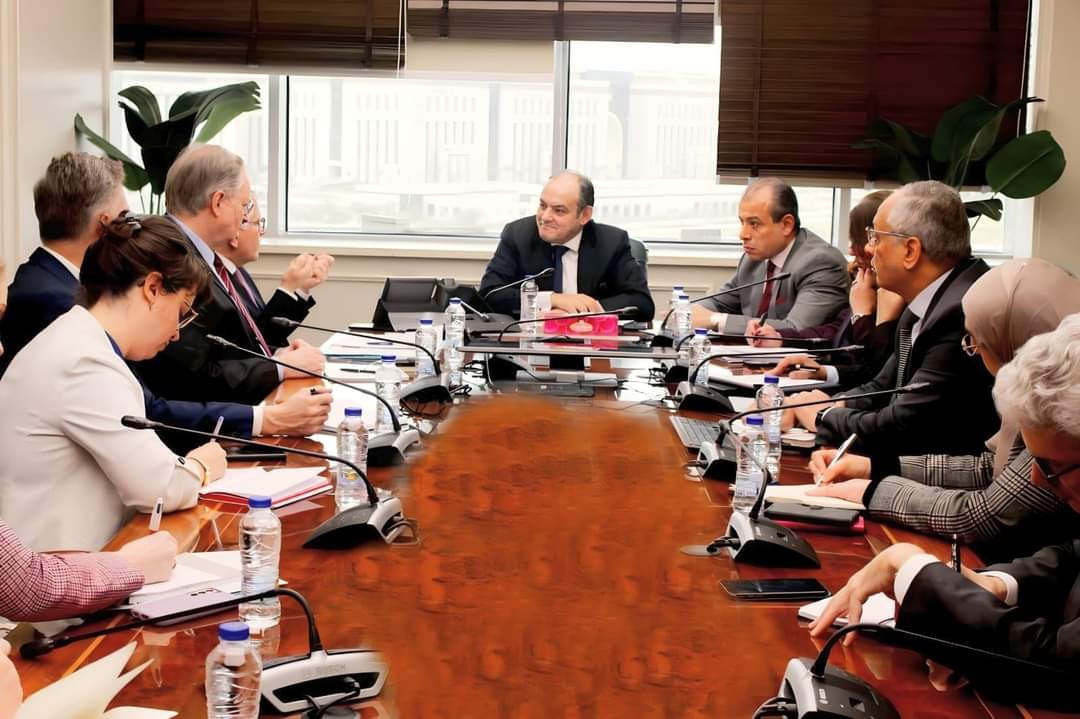 وزير التجارة يبحث مع مسئول بالمفوضية الأوروبية مستجدات آلية تعديل الحدود الكربونية CBAM