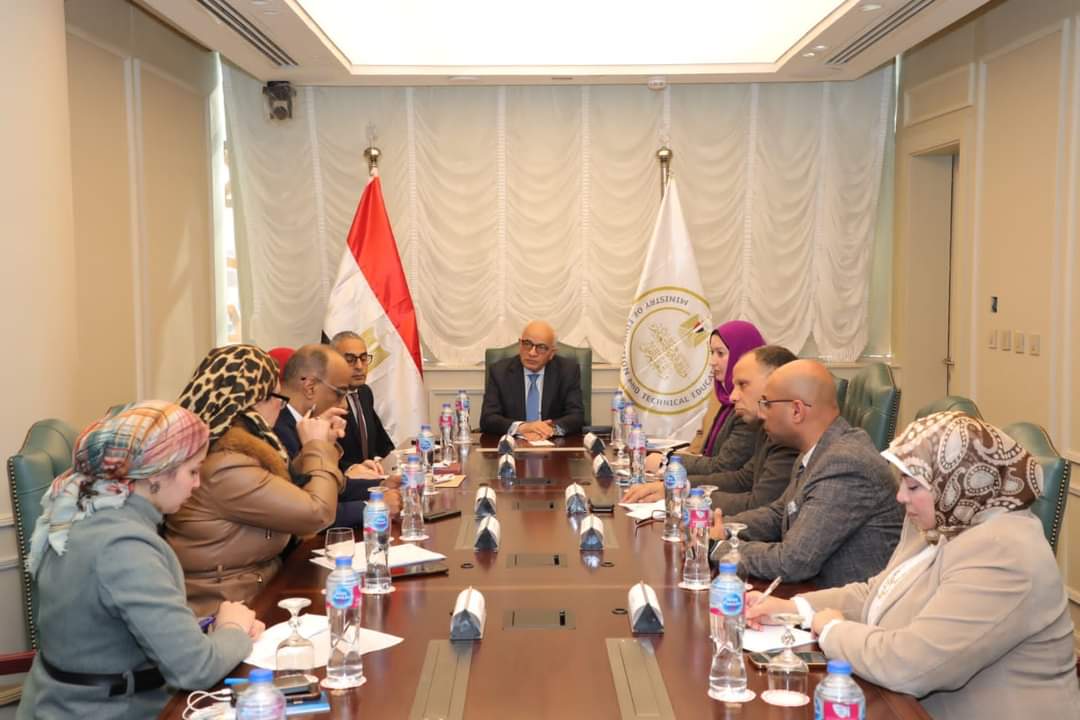 وزير التربية والتعليم يستعرض نتائج جهود اللجنة التنفيذية لتوصيات الحوار الوطنى 