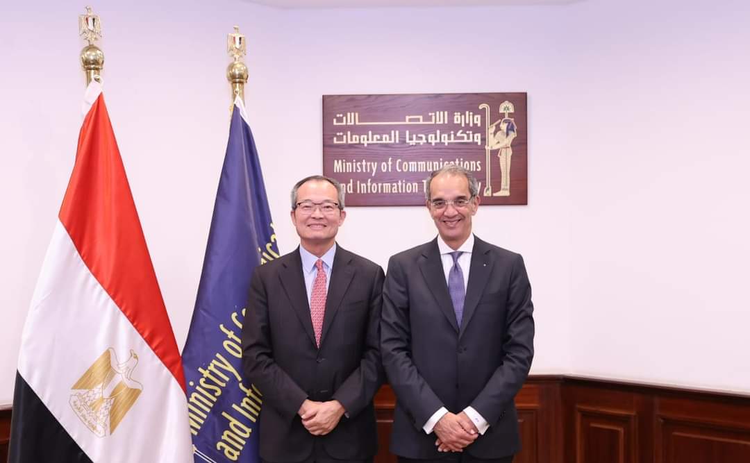 عمرو طلعت:نتوسع فى تنفيذ مشروعات تطوير البنية التحتية الرقمية فى كافة أنحاء الجمهورية - الخبر لايف