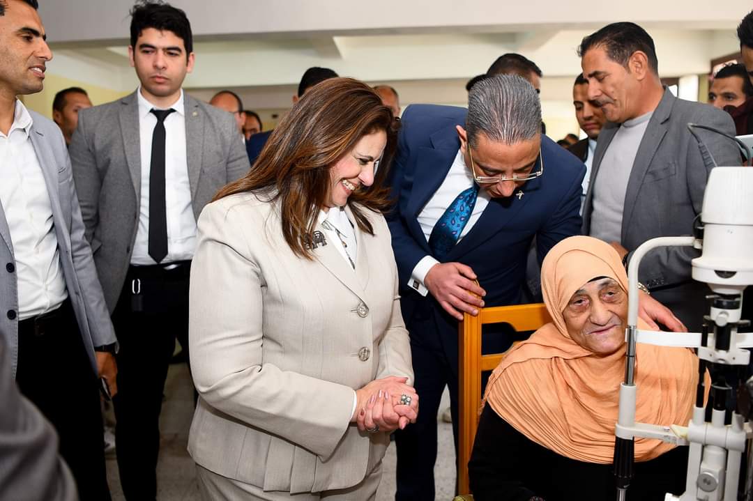 وزيرة الهجرة : دعم الفئات الأولى بالرعاية الطبية تنفيذا لتوجيهات القيادة السياسية