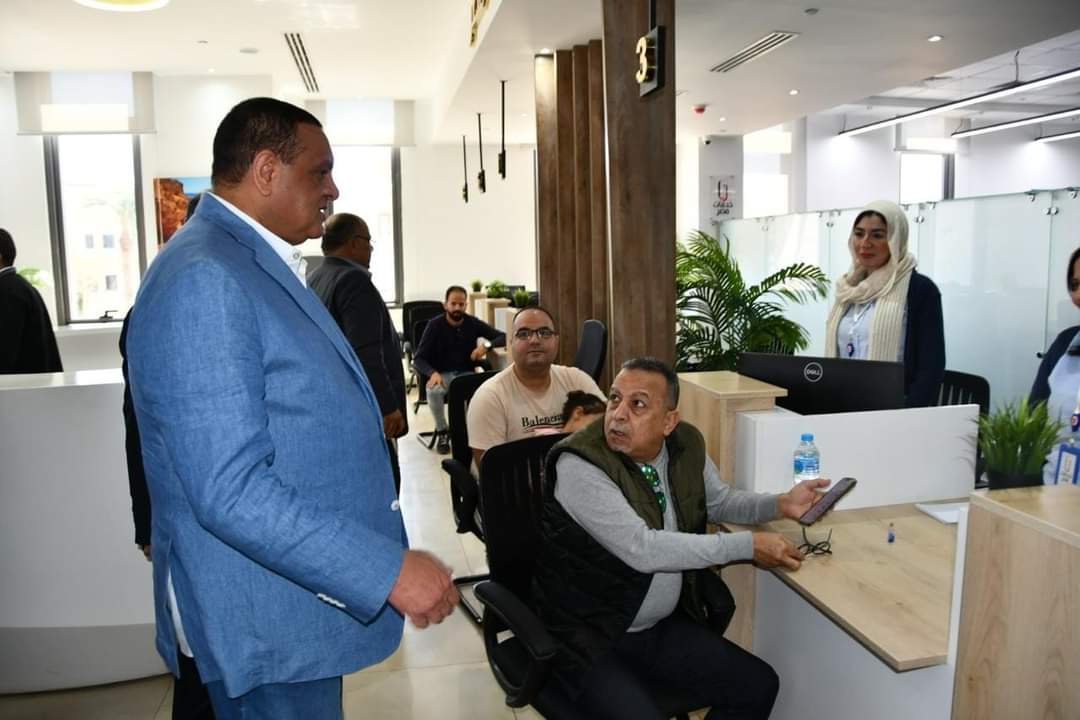 وزير التنمية المحلية يتفقد الشبكة الوطنية للطوارئ بشرم الشيخ