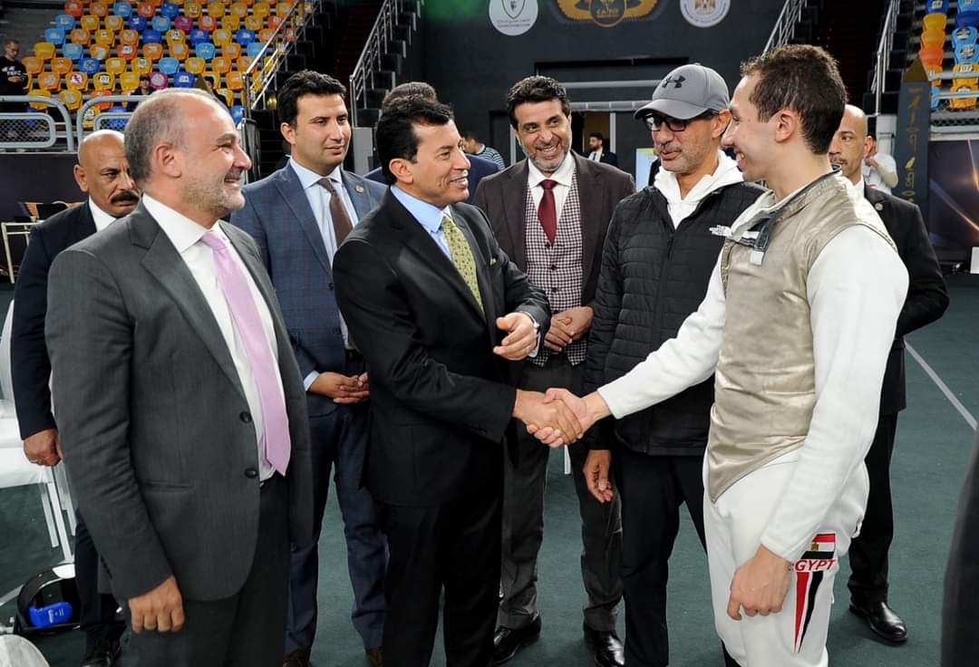 وزير الشباب والرياضة يؤازر منتخب مصر فى بطولة كأس العالم لسلاح الشيش