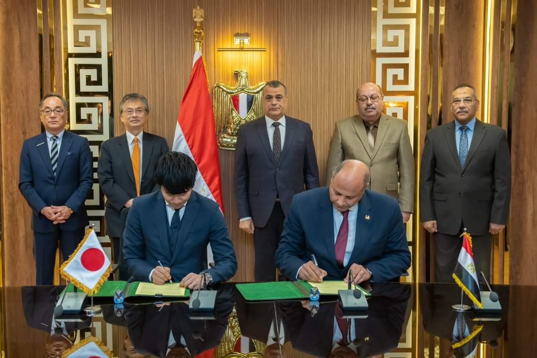 جهاز لتوليد مياه صالحة للشرب من الهواء بقدرة 16 لتر/ يومياً