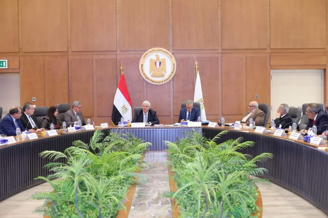 وزير التعليم العالى يرأس اجتماع مجلس الجامعات الأهلية  