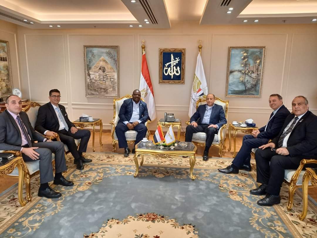 وزير الطيران المدني يناقش أوجه التنسيق والتعاون الفعال مع المجلس العالمى للمطارات