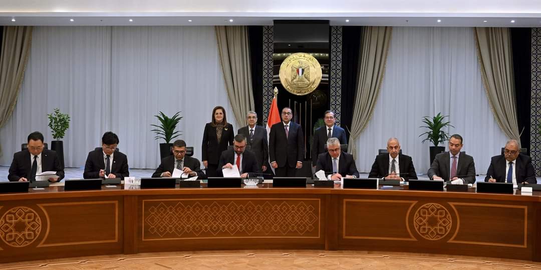 7 إتفاقيات مع مطورين عالميين لتنفيذ مشروعات هيدروجين أخضر وطاقة متجددة بالمنطقة الإقتصادية لقناة السويس