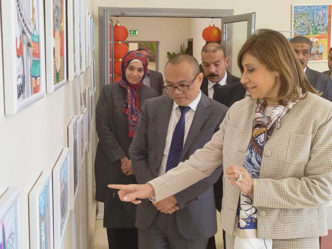وزيرة الثقافة تفتتح معرض "العاصمة الإدارية الجديدة في عيون أطفال مصر والصين" 