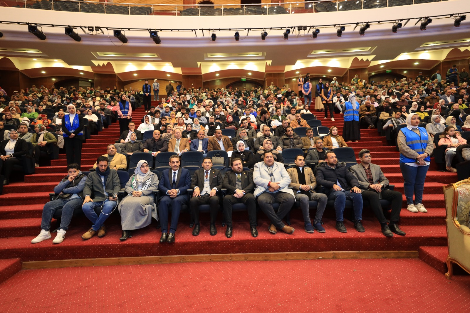 جامعة كفر الشيخ إستضافت حفل تكريم متطوعى مؤسسة "حياة كريمة"