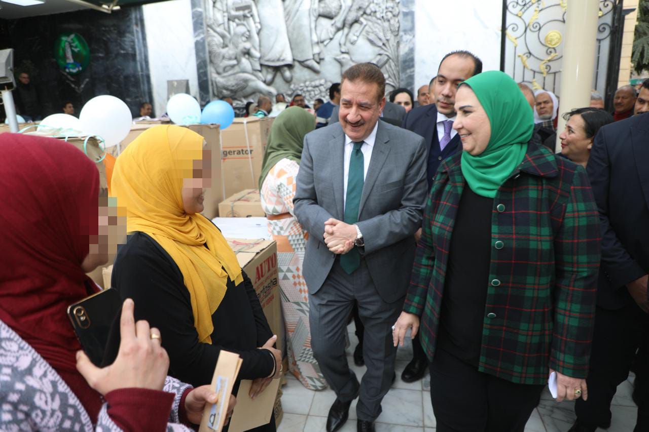أجهزة كهربائية ومنزلية ومساعدات مالية لـ25 عروسة بالمنوفية