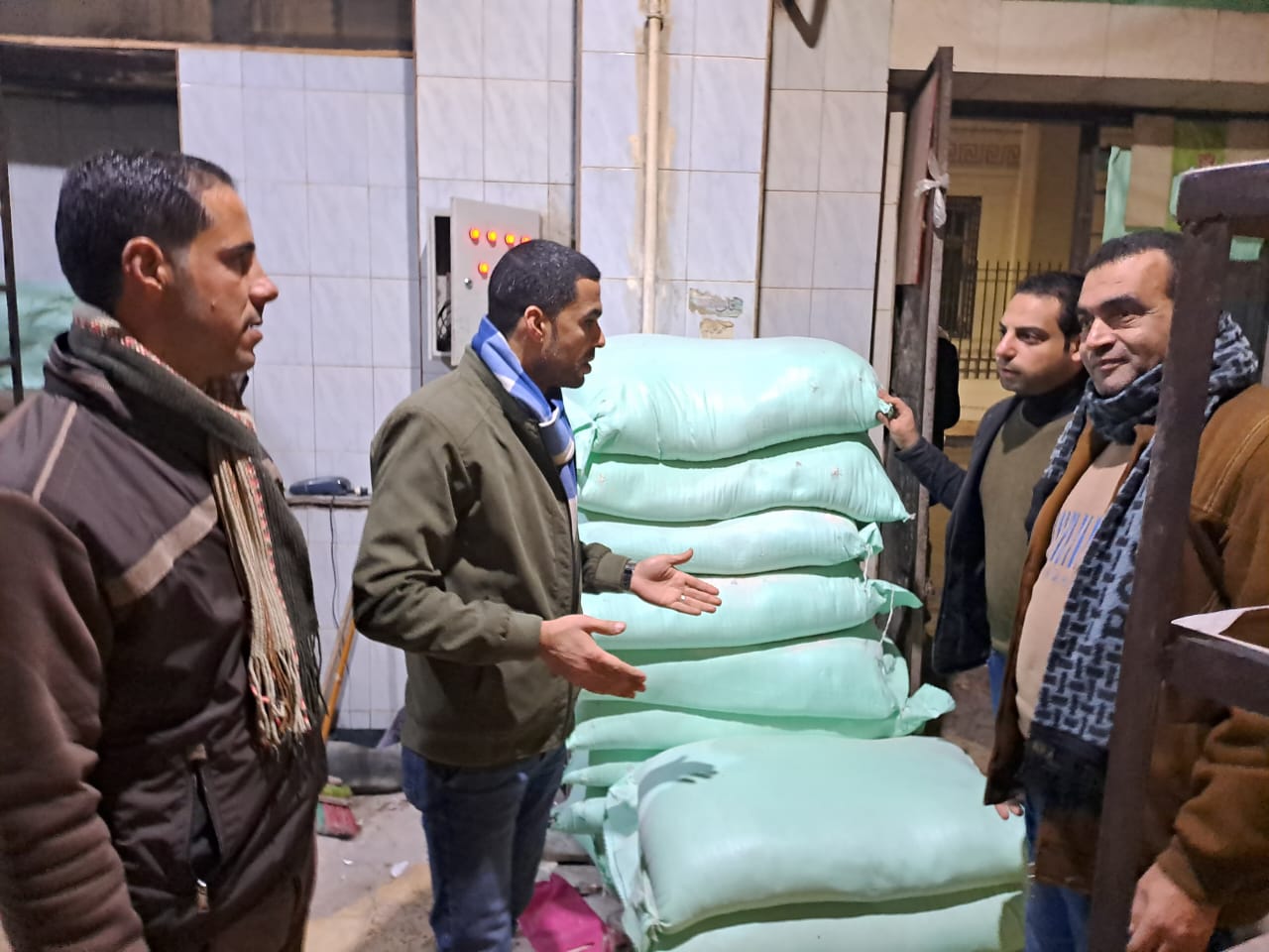 تحرير 4 محاضر لمسئولي مخابز لتصرفهم فى 36 شيكارة دقيق بلدى مدعم بالبحيرة