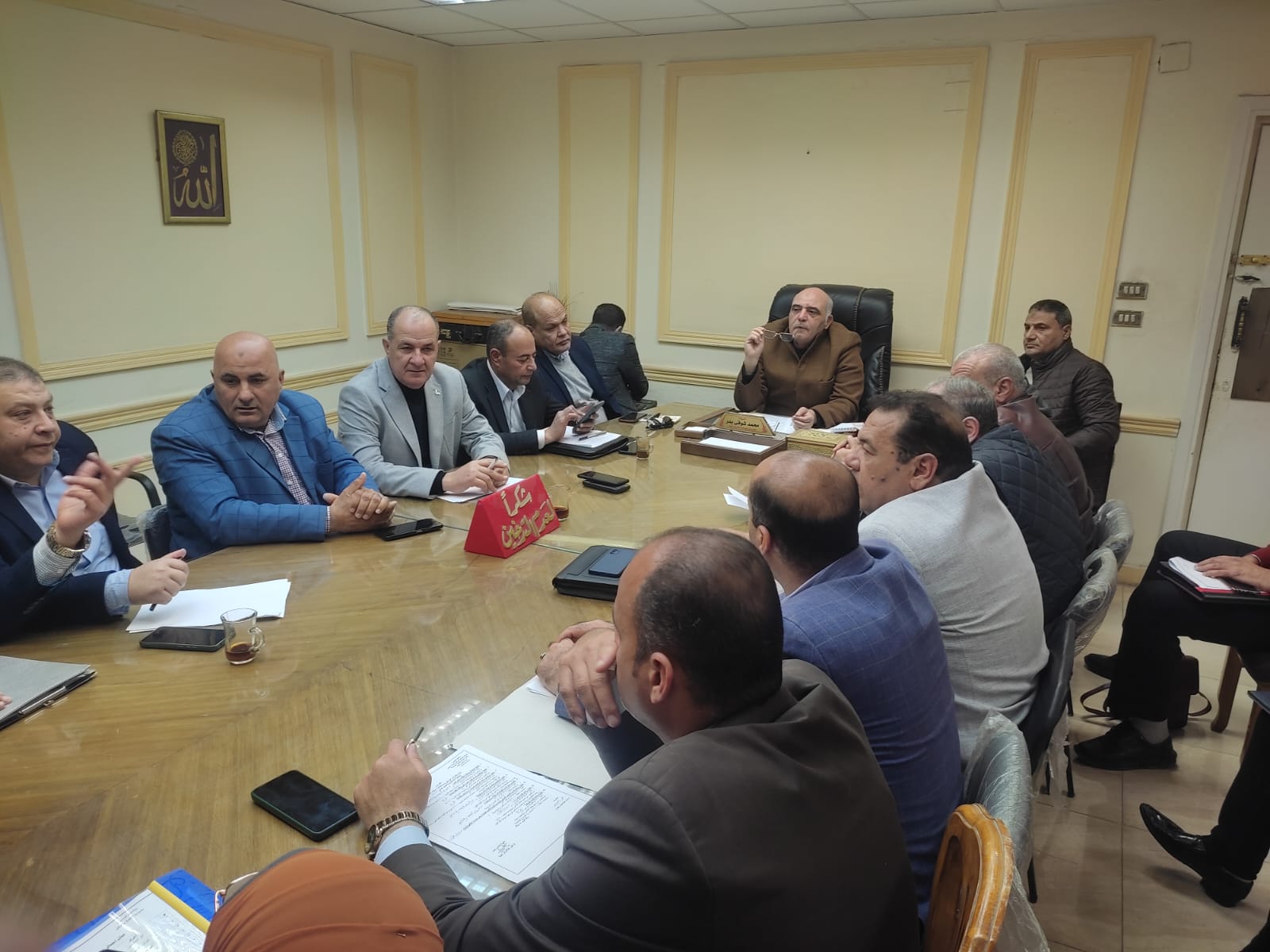 سكرتير عام البحيرة يناقش استخدام الانترلوك بديلاً للطبقة الأسفلتية