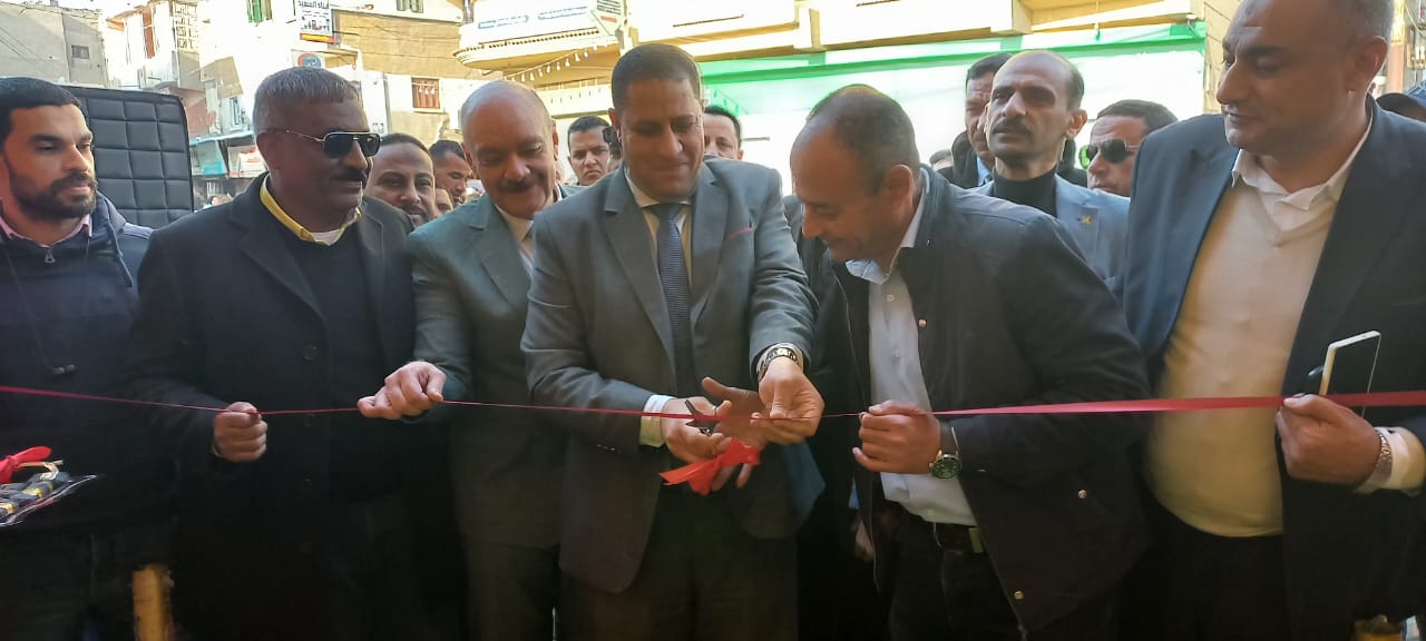 سكرتير عام مساعد البحيرة يفتتح معرض أهلا رمضان بالدلنجات.. صور
