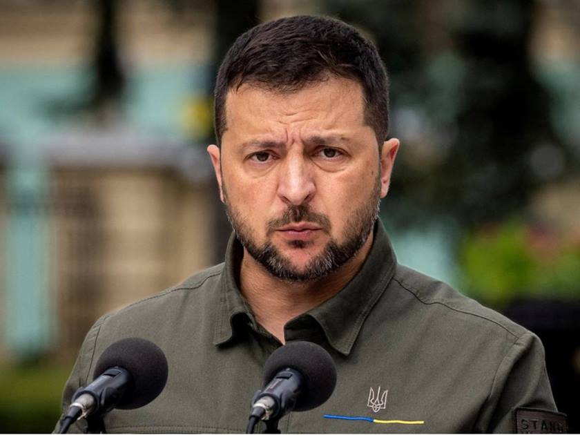 الرئيس الأوكراني .. يعيّن قائدا جديدا للقوات البرية